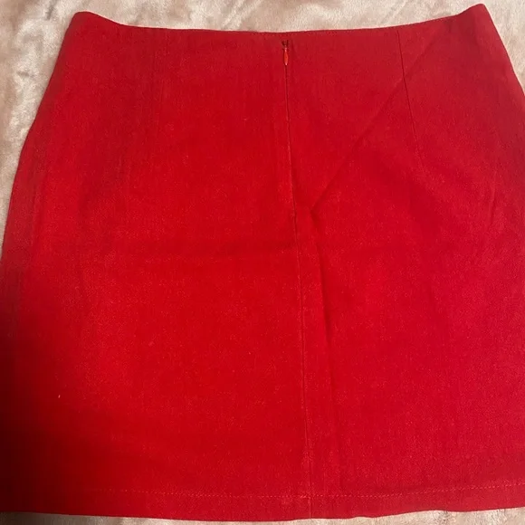 Boutique red embroidered floral skirt - Picture 3 of 8